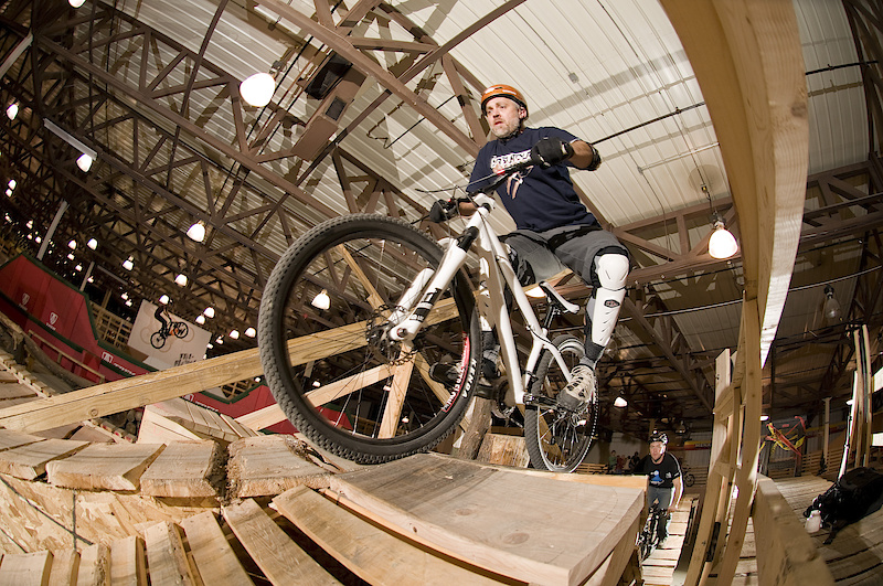 <span style='font-size:18px'>SR Suntour's Darren Salsbury getting busy in the Expert section of the park</span>