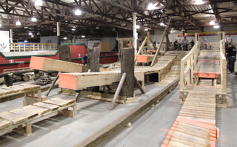 <span style='font-size:18px'>The Expert area has enough variety to keep anyone happy for hours on end. Besides challenging skinnies, you'll find man-made features like multiple teeter totters, a weight activated elevator for both bike and rider, and even a sliding bridge</span>