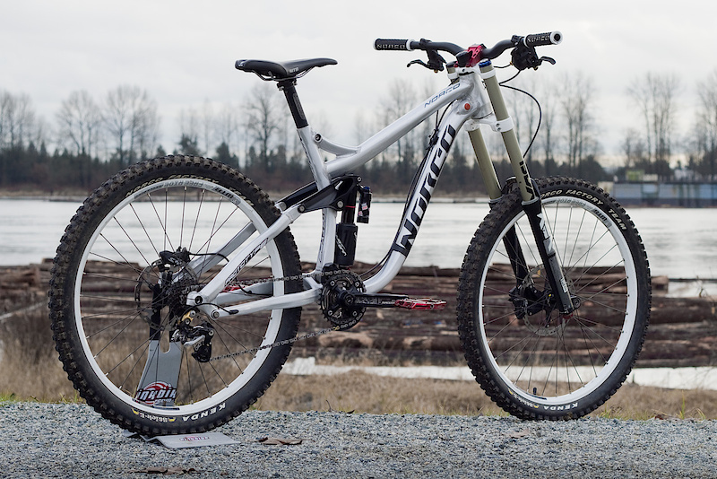 Sometimes you see the neatest things while out on a stroll at the river. This is Norco's prototype downhill rig, one of only six in world, just outside of their Port Coquitlam, B.C., headquarters.  Norco factory riders have been testing these rigs and design changes for the next round of protos are already in play.  Keep in mind that production is still quite a ways off, it could look quite different by the time it's ready for production.