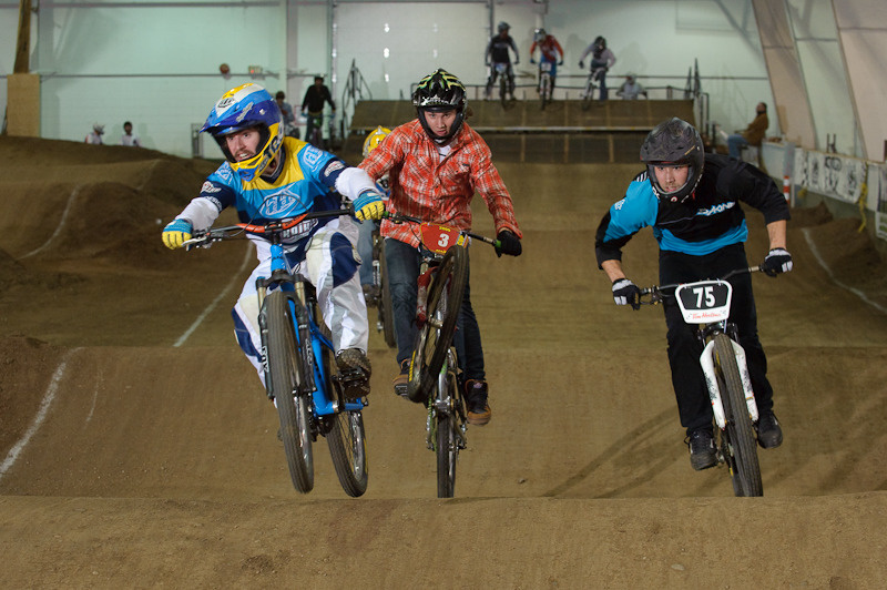 Gorz, Aggy & Gully ripping down the 1st straight to see who's moustache blows the best in the wind. Aggy trumps all with a sick manual bar tweek. Gettin Loose!