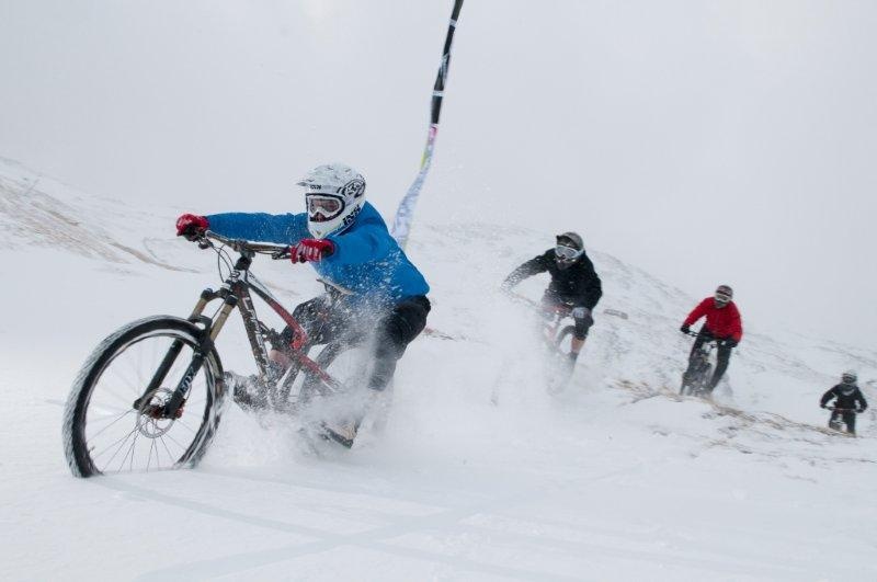 IXS rider Will Longden leads the pack