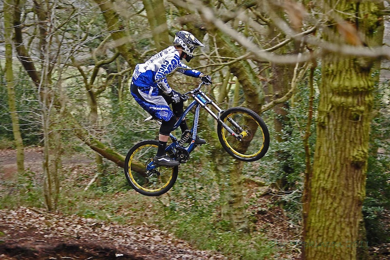 It was a tough day filming with Matt. After a late start and a couple of hours warming up on the jumps at The Ercall we only had time for a couple of practice runs on the designated track for the Freelap kit. We just managed to get all the sections shot before the light faded and unfortunately forced the end of our day. However, this doesn't mean I can't talk about the equipment as I've been using it for training on our local trails for the past couple of months. Secretly I am quite glad we never got to find out just how much difference there is between me and Matt. I knew it wasn't going to be much of a competition, but when I saw the footage side by side it became apparent how much quicker he is just by the line choices. It looked to me like he wasn't holding back, but what's really scary is that he probably was.