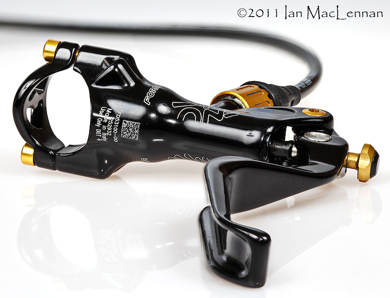 Comfortable lever blades combined with powerful one-finger stopping make The One brakes easy to control your speed with.