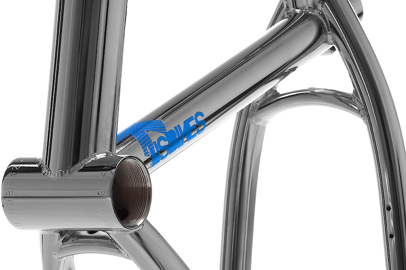 Profiled chainstay and seatstay bridges that are now featured in the Suburban and Majesty look sweet and give much more tire clearance.