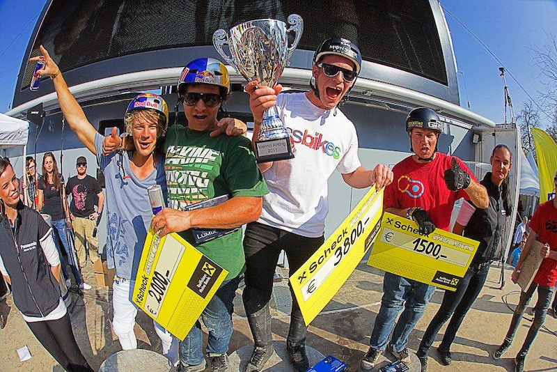 1. Sam Pilgrim 89.84     2. Yannick Granieri  86.67     3. Greg Watts  82.34     4. Martin Soderstrom   79.50 <br>With his best run consisting of a flip table off the drop leading into a flip tuck no hander then a 720 followed by a 360 tailwhip  for 92.67 points, Sam's overall score was 89.84. Yannick Granieri placed second after barely making it into the final. Greg Watts followed up in third riding with a lot of pain following his dislocated shoulder in yesterday's best trick contest, but still managed to throw down some great runs.