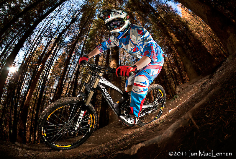 The vented Hardwear range is actually O'Neal's top end MX kit, but it easily does double duty for use on the mountain bike as well.<br><br><span style='font-size:17px'>O'Neal Hardwear Gravity Gear details:</span><br><br><span style='font-size:15px'>Pants</span><br>- 360 degree adjustable belt keeps pants in place<br>- Extra long leather heat shield<br>- Wide accordion knees sized for knee braces and knee pads<br>- Seat padding for comfort<br>- MSRP: EUR169.90 / GBP149.99<br><br><span style='font-size:15px'>Jersey</span><br>- High quality moisture wicking materials<br>- Lightweight protective rubber elbow patches<br>- Extended tail with silicon print to keep your jersey tucked in<br>- MSRP: EUR49.90 / GBP44.99
