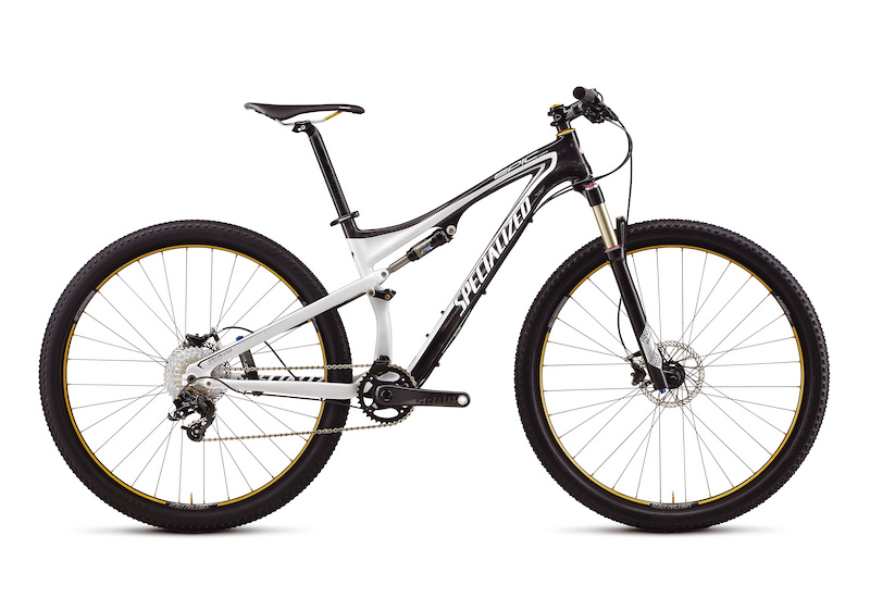 Chain guides for XC: Specialized's Epic Expert Evo 29er comes stock with a single, 34-tooth chainring and a guide--a new look for skinny-tire production bikes.