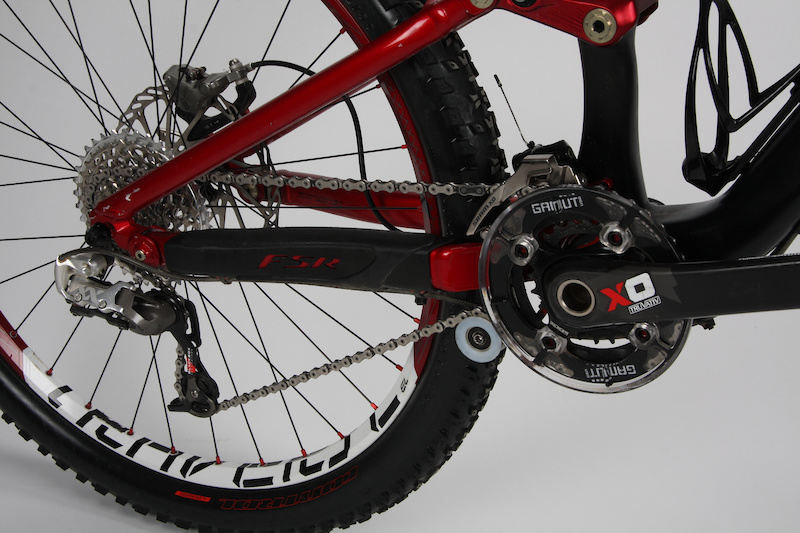 Specialized teamed up With Gamut to produce a lightweight roller guide for the 2 x 10 Stumpjumper FSR