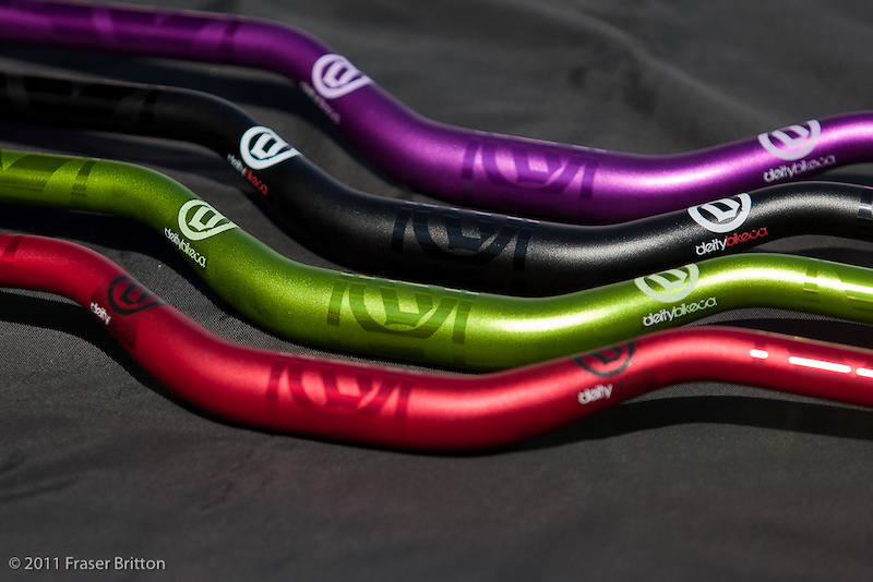 Deity's Dirty 30 bars have a new two tone anodized finish for 2011 that involves masking the bar before bead blasting, followed by anodizing before the water transfer decals are applied.<br><br><span style='font-size:19px'>Deity Dirty 30 bar details:</span><br><br>- Double butted 7075 T6 aluminum<br>- 30 inch (<i>760</i>)br>- 9 degree bend, 5 degree upsweep<br>- Weight: 289 grams