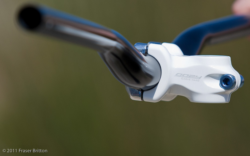 If you're going to run the trick Oozy LTD bar, you should probably bolt it up to their matching Oozy LTD stem. At just 125-150- grams, the Oozy stem is light enough to brag about it's weight, but it is still rated for trail or all-mountain use. It comes complete with titanium bolts, including Spank's massive high torque single steerer clamp bolt.<br><br><span style='font-size:19px'>Spank Oozy LTD stem details:</span><br><br>- 3D Forged CNC Construction<br>- Length options: 50/60/7080mm<br>- Titanium hardware<br>- Uses Spank's Sex Bolt High Torque Lock-Down steerer clamp bolt<br>- Weight: 125-150 grams