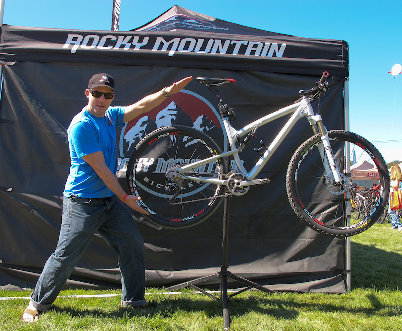 Dre showcasing the big wheels that have been inspired by the current carbon Elements and the direct input from Maxxis team riders like Geoff Kabush.