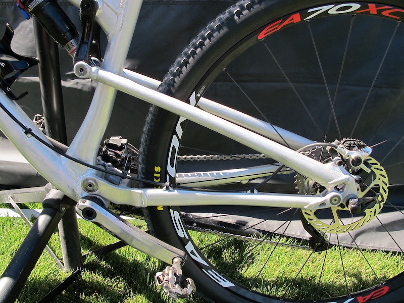 Rocky's patented Smooth Link suspension system with ABC (Angular Bearing Concept).  142mm rear end for added stiffness.