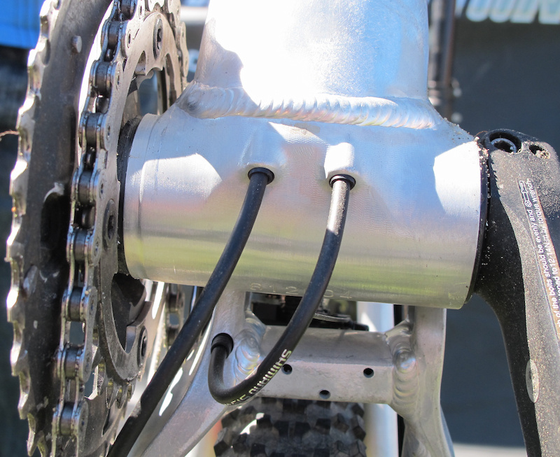 BB92 and the exit point for the internal cables.