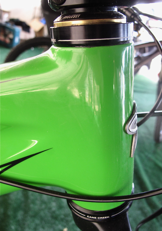 Tapered steerer tubes in 44/49mm head tubes are now a go by moving the eccentric to the upper cup.