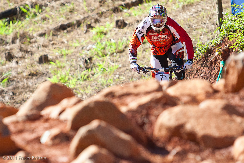 Steve Peat eyes up the rocks while running flat out in qualifying.