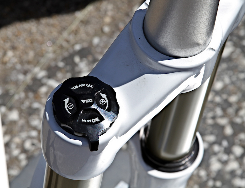 The aluminum DLA dial lowers the fork into its travel by 30mm to make climbing a slack all-mountain steed easier over technical terrain.