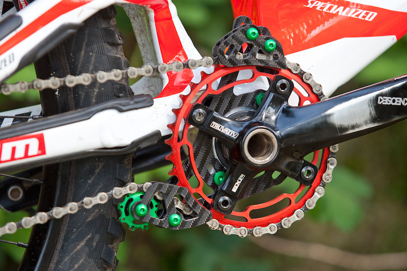 The Polish made Weeze carbon fiber chain guide puts the focus on outright light weight rather than providing protection for your chain ring.<br><br><span style='font-size:17px'>Weeze The End details:</span><br><br>- Carbon fiber sliders and backplate<br>- Anodized aluminum hardware<br>- ISCG 05 compatibile<br>- Aluminum lower pulley wheel, carbon upper slider<br>- Weight: 64 grams<br>- MSRP $200 USD