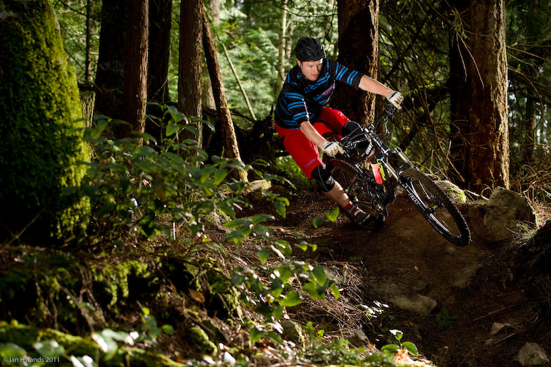 The Reign felt great in the corners thanks to its modern steering geometry, low bottom bracket and Maestro suspension.