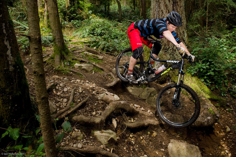 Giant's Reign 0 felt at home in tough conditions, but its suspension came up a bit short when faced with bigger North Shore gnar.
