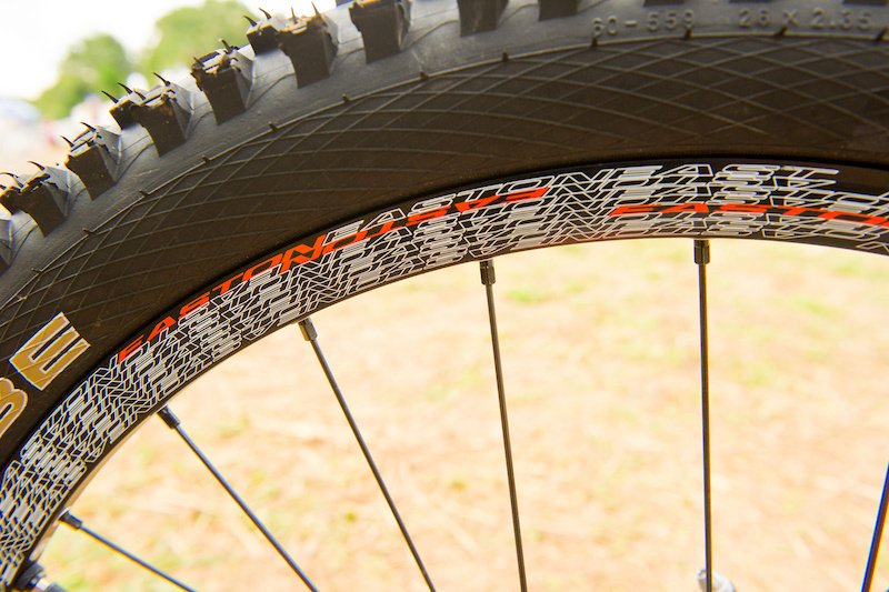 The Easton Havoc DH hoops come stock with a UST compatible rim profile allowing tubeless use if so desired. They also feature a 28mm inner width, so Steve can roll on some pretty meaty tires if conditions warrant it.