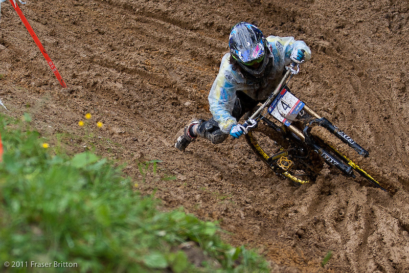 Ammeline Ragot shows us how not to make your way through a mudpit.