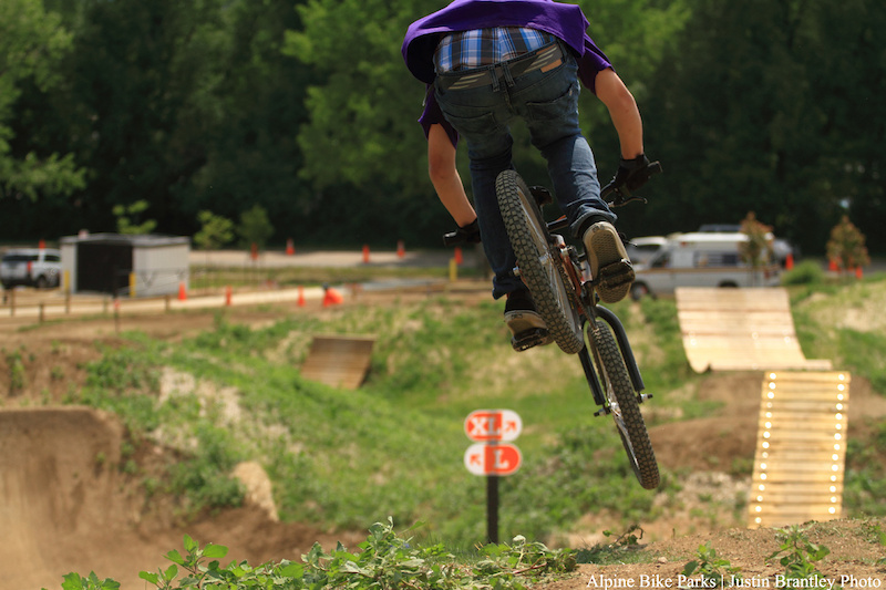 As you drop in you can see you have a few choices where to go This park is sick 