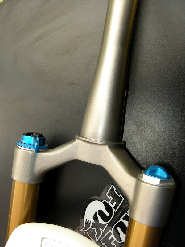 Float titanium crown and steerer det.