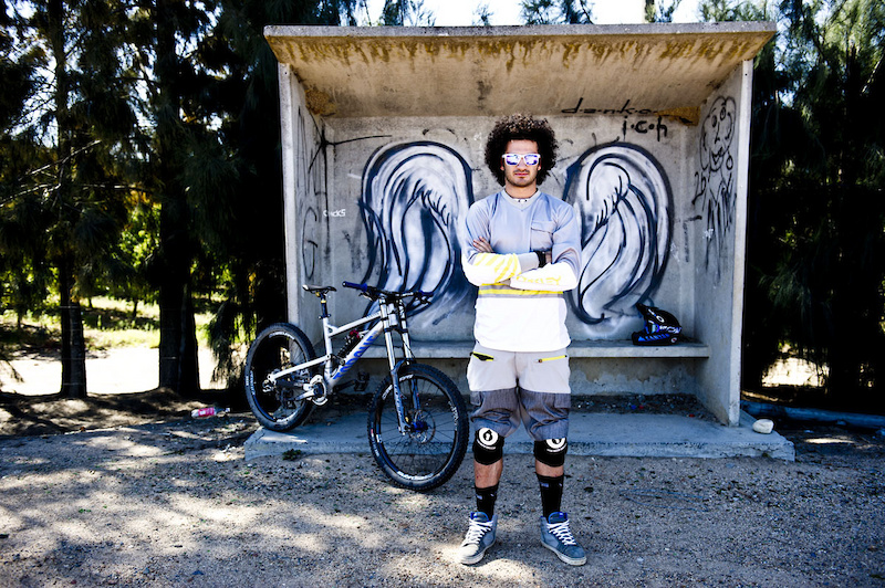 Bussatation ith painted wings somewhere in Southafrica. New 2012 Canyon Torque FRX Prototype Pic by Craig Kolesky Nikon Lexar