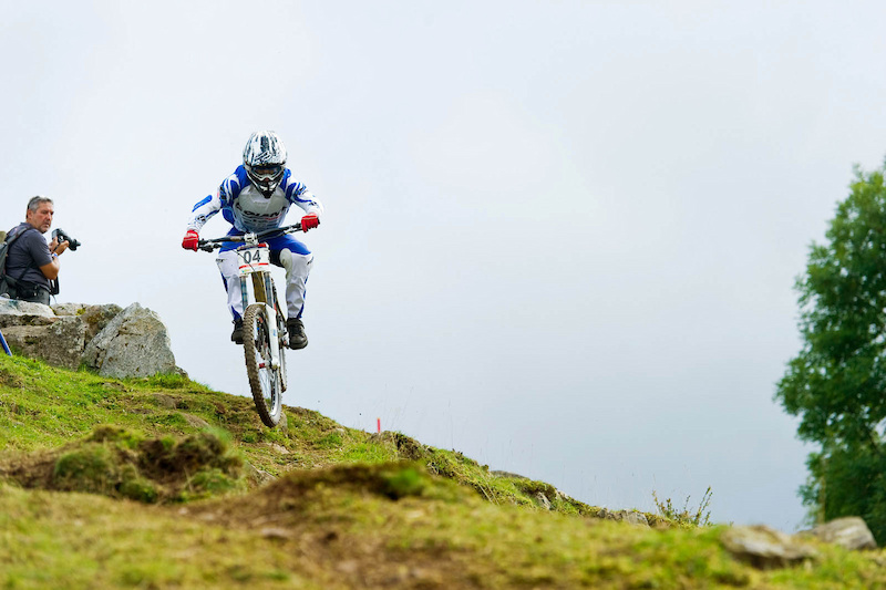 Danny Hart is most definitely a threat to derail other riders dreams of glory he performs well under pressure and his ability to both see lines and his willingness to take chances make him damn near a lock for podium.