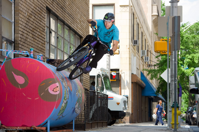 Jeff Lenosky wall rides a tank in New Jersey