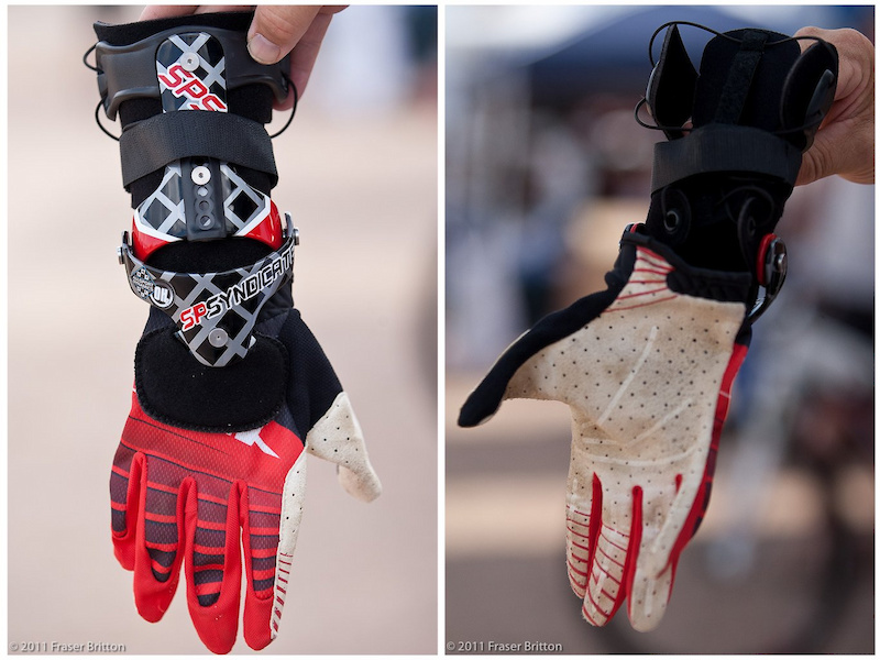 Carbon OH2 Wrist Brace