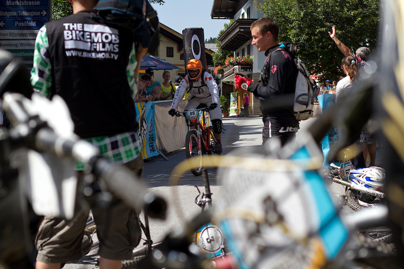 Done finally the arrival after about 25 minutes of downhill and pure summer heat.