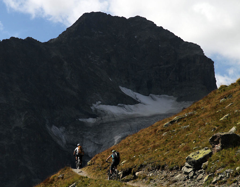 Approaching Suvretta Pass