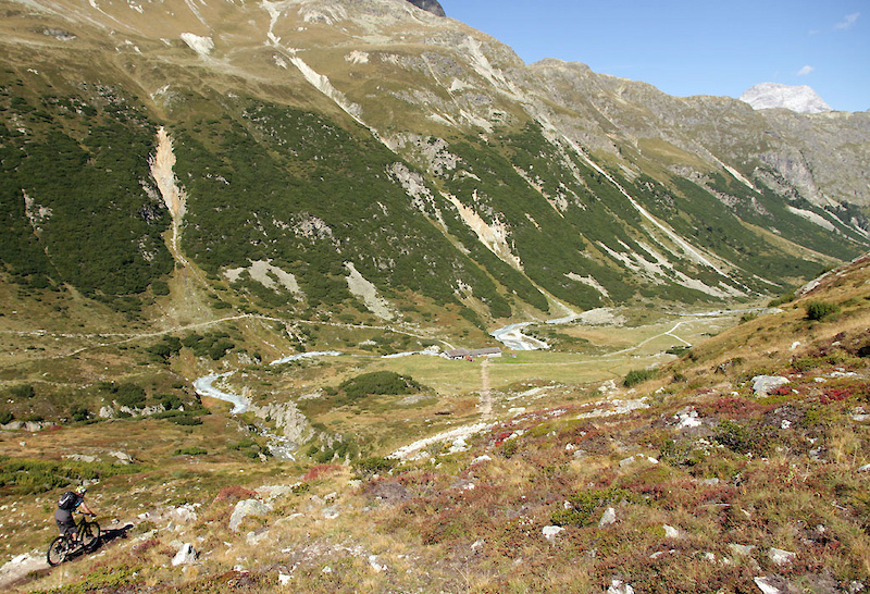 Descent to Spinas
