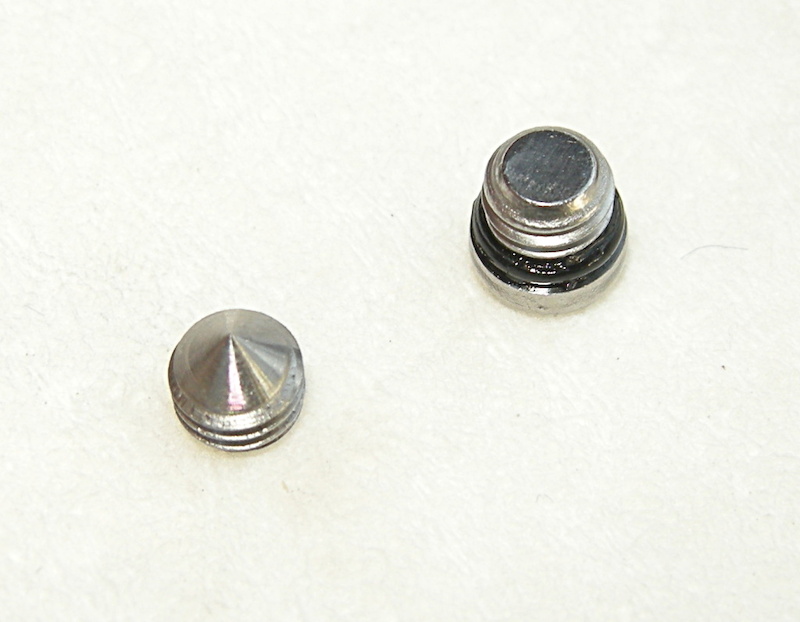 The two bleed plugs are different the pointed one goes in the remote module and the one with the O-ring fits the seatpost bleed port.
