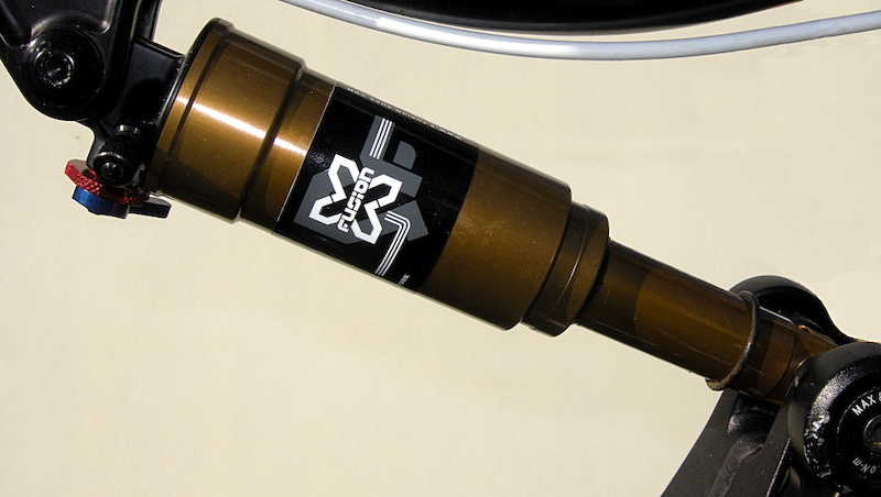X-Fusion s Microlite damper is targeted directly at DT Swiss XR Carbon shock presently the lightest production XC damper. Reportedly the Microlite comes in at 150-grams - five grams less than the XR Carbon.