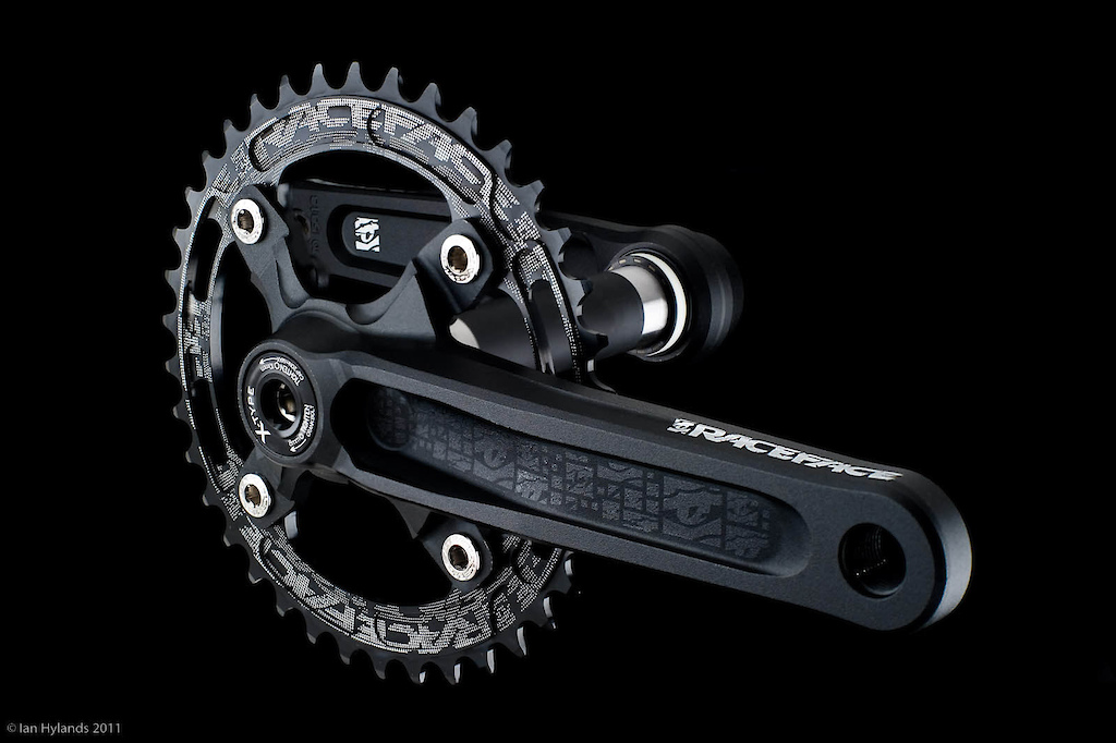 Introducing the second generation Atlas cranks, Race Face's lightest big hit freeride cranks ever.  Continuing to utilize the same proprietary OPTIM-AL alloy (20% stronger than 7050), these cranks have been updated to utilize our EXI (external ISIS) interface for improved installation and removal.