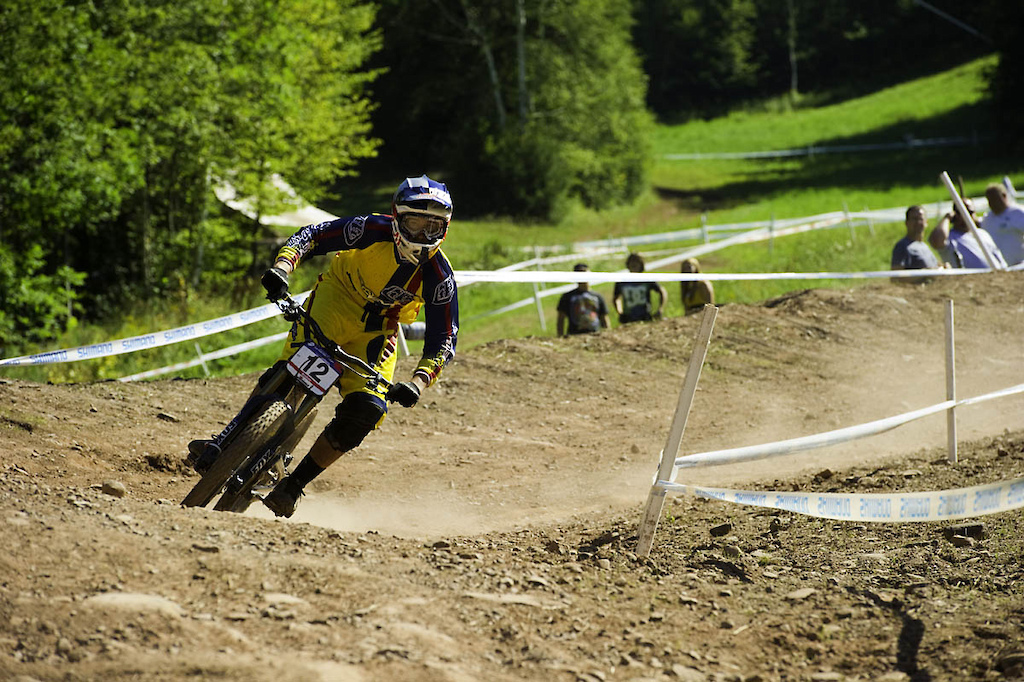 Steve Smith saw great success last year with a podium at Val di Sole and a second place at Worlds. Aboard the new split pivot version of the Devinci Wilson, and with a focused racing program, Smith may see his best season yet.