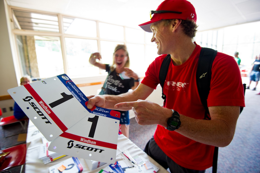 Paul Schlitz road manager for Trek World Racing and Kathy Sessler the manager for the Santa Cruz Syndicate talking a bit of smack at rider registration.