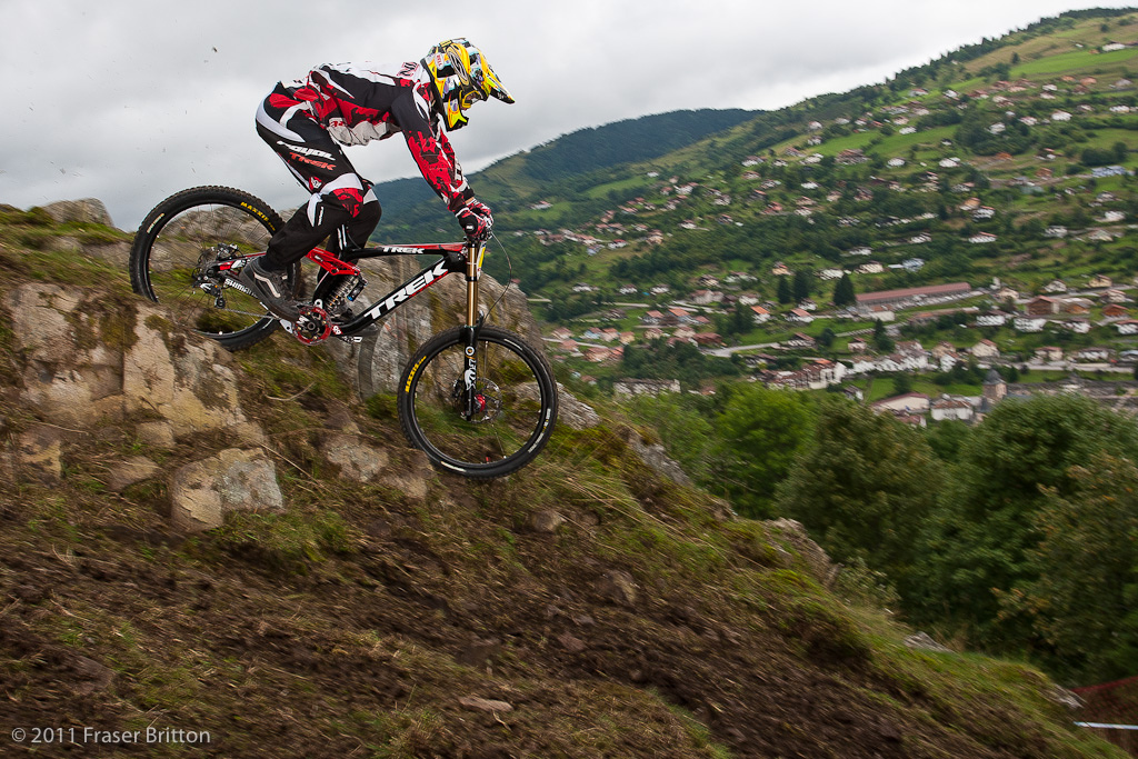 Aaron Gwin was the other rider absolutely pinning it into this section he skipped across eveything onthe way in and dropped into the middle line here avoiding most of the chunder and holes.