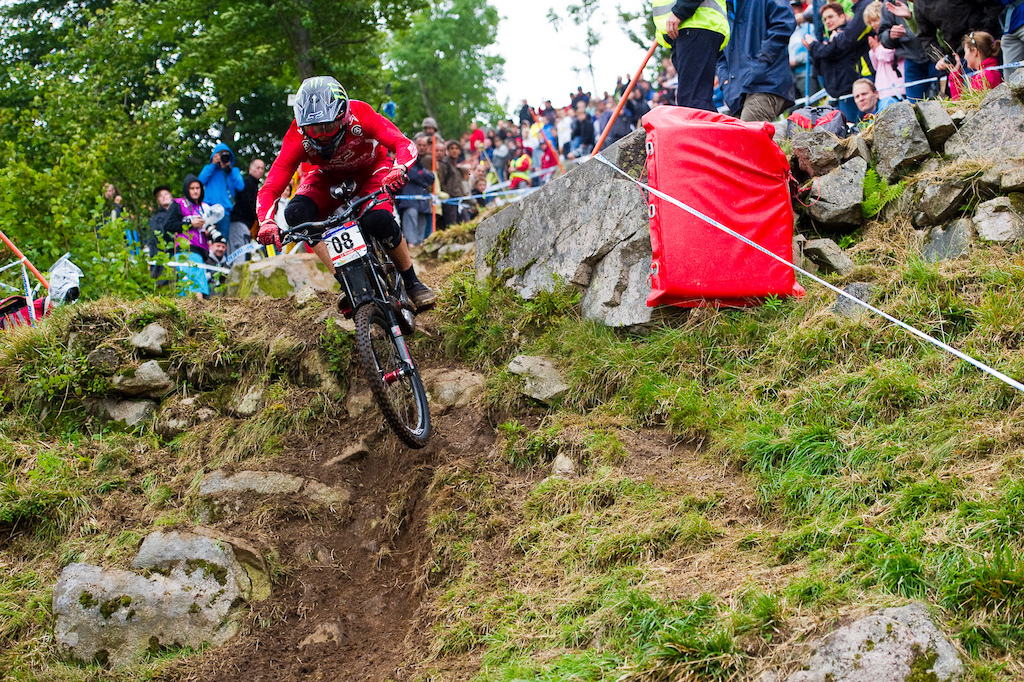 Ratboy Bryceland was having a barn burner. Until he hit the eject button on the last double. In replays it appears he blew off his pedals. Judging by the high quality sneaks he s sporting--where d he find those things A dumpster --equipment failure in that department may have Bryceland in search of a shoe sponsor for Val di Sole.