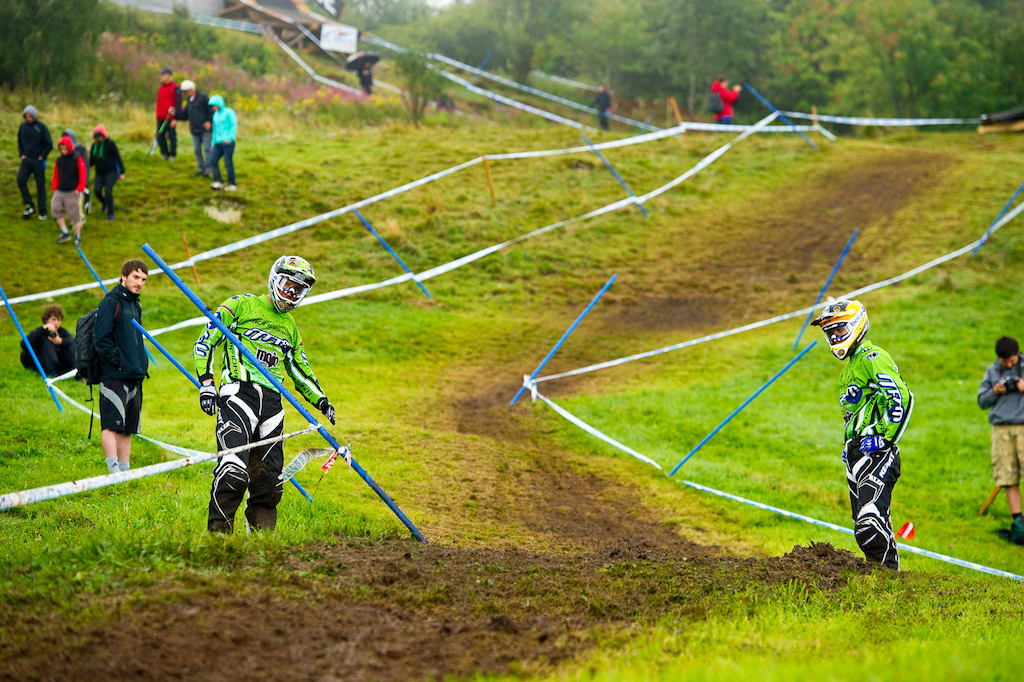  You must use the force Spagnolo my young padawan... Barel may have made the decision to retire but that doesn t mean the master is done passing on lessons. The rain overnight made the track a bit of a mess and after Barel and Spagnolo rolled through the mud pit up top they pulled over to discuss line choice.