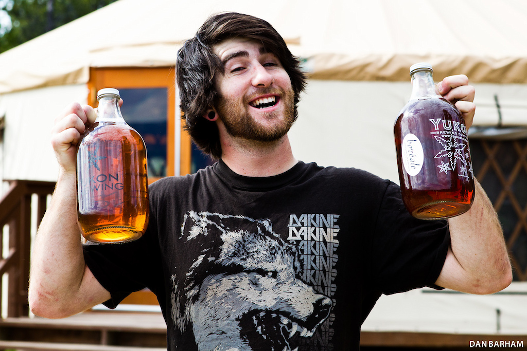 Life s better with growlers. Dan Barham photo - www.danbarham.com