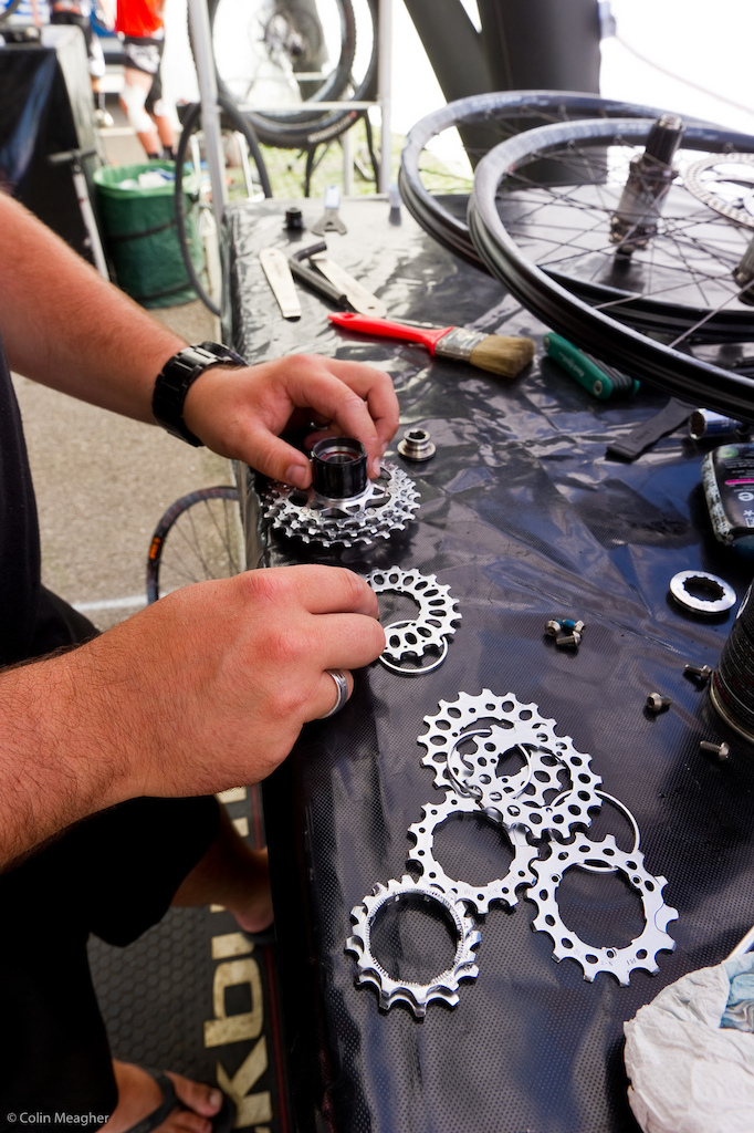 Hand built. It may be old school but it ensures that riders have exactly the gears they want Andy Ward piecing together the gear spread ordered up by fifth place finisher Cameron Cole of Lapierre Racing.