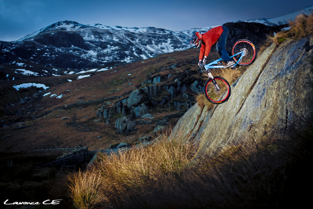 Riding some natural rock formation in the heart of North Wales - Laurence CE - www.laurence-ce.com