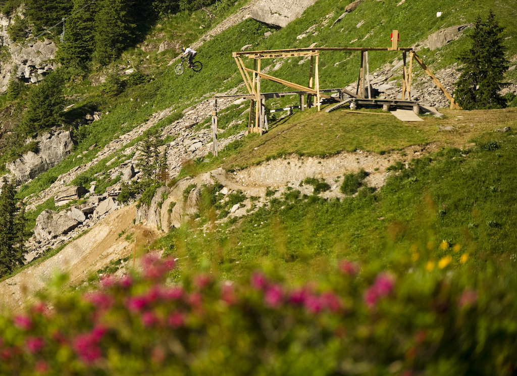 Starting drop to mountain style coarse. Photo Will Walker