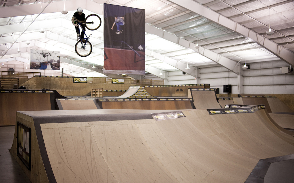 I could watch Jake Kinney ride this park all night. He BOOSTS everything high as f ck. Invert box jump all night.