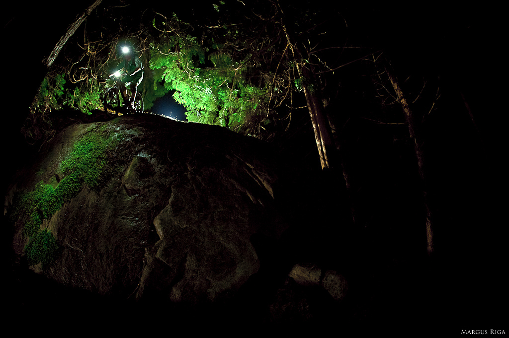 Nightriding steep slippery rocks with the Niterider 3000 lights 
